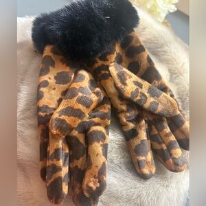 Leopard Print Gloves with Black Fur Trim